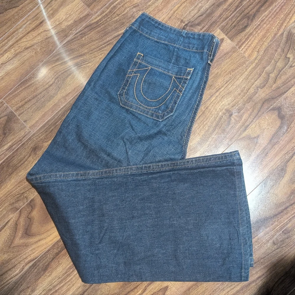 True Religion Women’s Dark Blue Flare Jeans with Gold Stitching - Picture 3 of 8